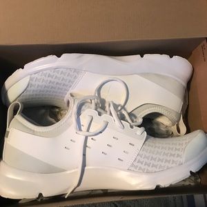 Brand new! Never Worn! Men’s under Armour shoes